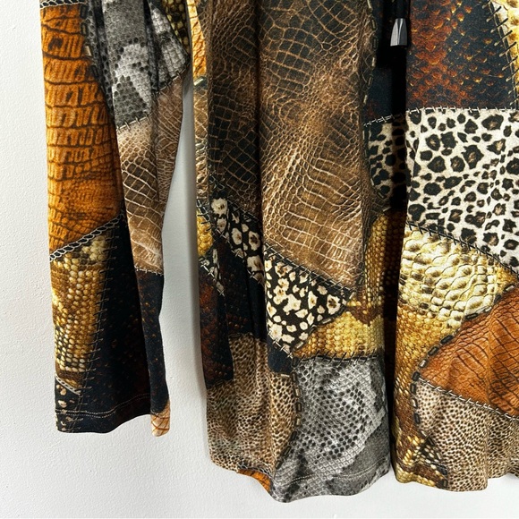 Unknown brand Mixed Animal Print Top With Lace Detail 1X EUC - Picture 5 of 7